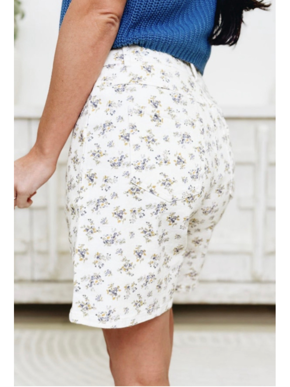 Women's Anniewear White Floral Bermuda Shorts M - Picture 5 of 6
